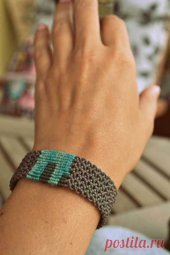 Macrame surfer's bracelet unisex in brown, mint green, emerald, olive green waxed thread, beach, athletic, adjustable, patchwork | Bracelets