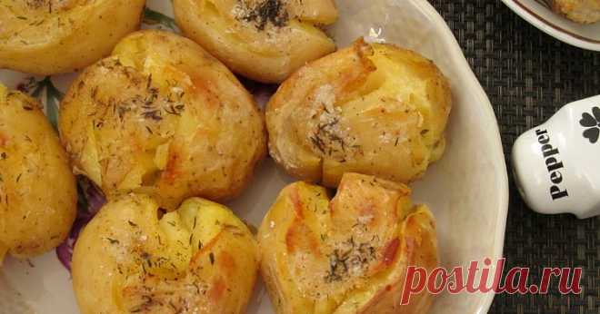 Картофель запеченный по-португальски     Вкусная и безумно ароматная картошечка, которая будет идеальным гарниром к любому мясу, рыбе и морепродуктам! Ее можно подать и на празд...