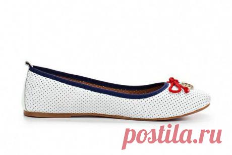 Комфортные балетки для женщин. Такие балетки даже в самую душную и жаркую погоду, позволят вашим ножкам чувствовать себя легко и свежо. 

Цена: 3690 руб.