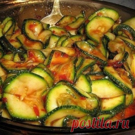 Пикантный салат из кабачков