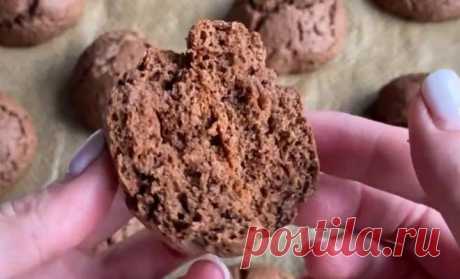 Шоколадное печенье с трещинками с какао простой рецепт пошаговый Шоколадное печенье с трещинками с какао простой рецепт домашний. Сливочное масло 100 г Сахар 150 г Мука 2 ст. (объём стакана 250 мл, это не равно граммам, в граммах примерно 150) Разрыхлитель 1 ч.л. Яйца 2 шт Какао-порошок 50 г Ванильный сахар 1 пакетик 10 г Щепотка соли Ciz5RF5AjFR Просеять 1 ст.