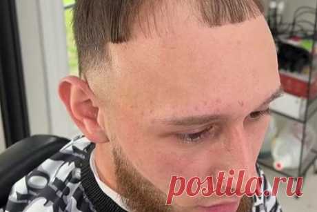 Блогер показал неожиданный способ скрыть проплешины и рассмешил подписчиков. Парикмахер Кзфадез (фамилия неизвестна) из США показал неожиданный способ скрыть проплешины с помощью подручных средств и рассмешил зрителей. Так, в одном из последних видео барбер сделал клиенту новую прическу и нанес краску в виде специального спрея на голову, чтобы скрыть проплешины.