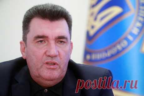 На Украине предложили перейти на латиницу. Секретарь Совета национальной безопасности и обороны Украины Алексей Данилов выступил за отказ от кириллицы и переход страны на латиницу. «Я считаю, что это будет одна из фундаментальных вещей», — сказал он, добавив, что поддерживает хождение на Украине двух языков — украинского и английского.