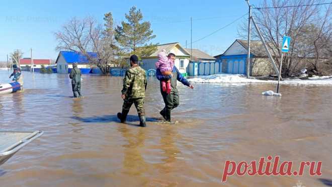 Синоптики не ожидают улучшения ситуации с паводком в Оренбурге в ближайшие дни. Научный руководитель Гидрометцентра России Роман Вильфанд заявил, что в ближайшие дни специалисты не ожидают улучшения ситуации с половодьем в Оренбурге. Его слова передает ТАСС. По его словам, теплая погода в Оренбургской области ...