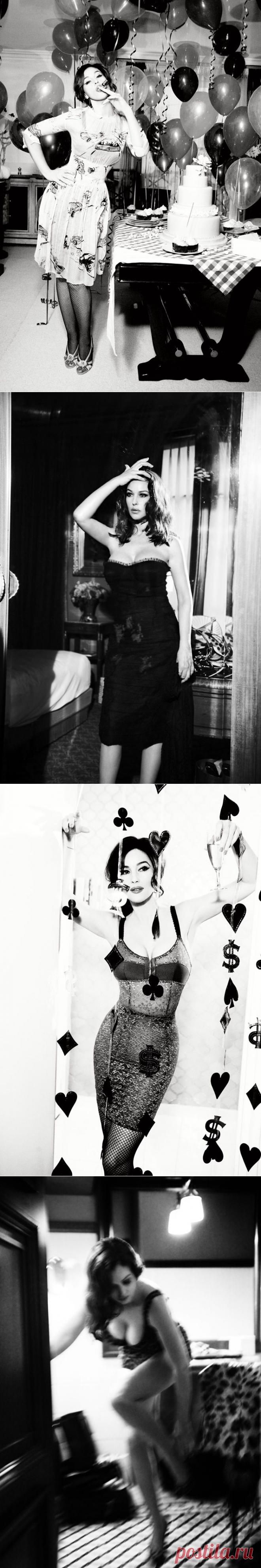 Моника Белуччи(Monica Bellucci) в фотосессии Эллен фон Унверт(Ellen von Unwerth) для журнала Glamour Italia (апрель 2012)