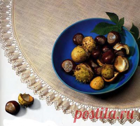 Круглая салфетка с кружевной оборкой