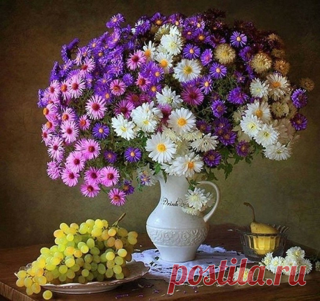 С Добрым Утром!
Вас с днём,в котором вы ещё не были!Живите с радостью и радость будет жить с вами!И каждый день рождаемся мы заново,чтоб вспыхнул красками оживший с нами Мир.

Осенние Цветы,вы ярки и красивы, 
И пышен ваш торжественный Наряд. 
Последние Цветы и оттого так дивны, 
Невольно останавливаешь Взгляд.

Секрет перемен состоит в том,чтобы сосредоточиться на создании нового,а не на борьбе со старым.
Сократ
