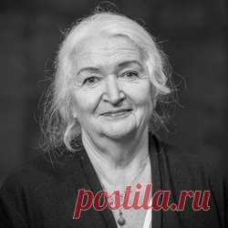 Татьяна Черниговская Татьяна Черниговская читая научные лекции в лектории «Прямая речь» и переворачивает наши представления о собственном мозге. О строении, предназначении, возможностях которого (как ни парадоксально) мы не очень задумываемся. В своих выступлениях на телевидении, радио, в печатных СМИ, на научных конференциях и в публичных лекциях она не устает рассказывать о свойствах и мозга и напоминать об опасностях, которые таятся в голове каждого из нас. ...