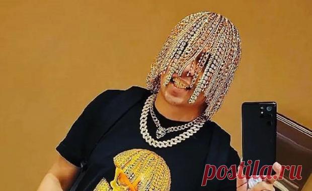 Золотые цепи вместо волос: рэпер из Мексики удивил весь мир необычной внешностью