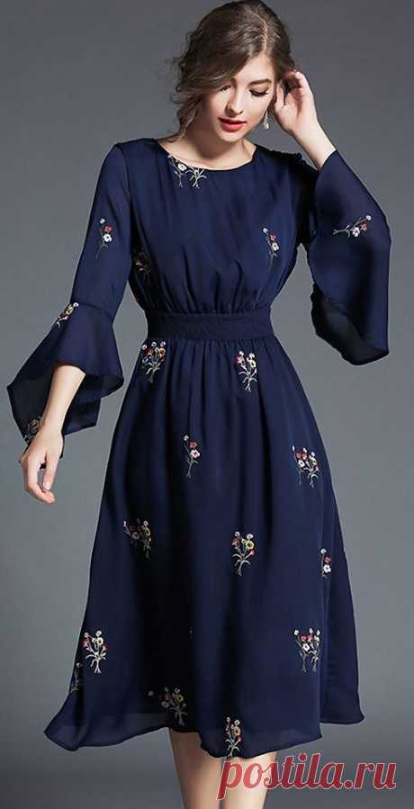 Fashion O-Neck Flare Sleeve Embroidery Skater Dress