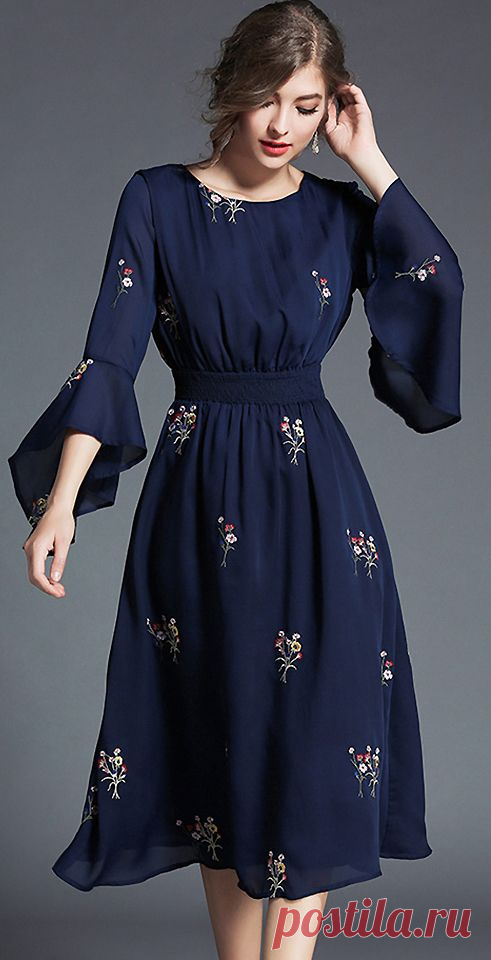 Fashion O-Neck Flare Sleeve Embroidery Skater Dress