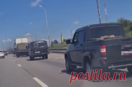 Военкор Коц: ЧВК «Вагнер» начала передислокацию из полевых лагерей. Колонна в сопровождении полиции движется по трассе М-4 в сторону Москвы.