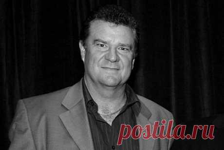Актер театра и кино Питер Харди утонул во время подводного плавания. Австралийский актер театра и кино Питер Харди погиб в возрасте 76 лет. Смерть артиста наступила во время подводного плавания. Известно, что Харди отправился на снорклинговую экскурсию на пляже в городе Фримантл в Австралии и утонул. Харди играл в таких сериалах, как «Дочери Маклеода» и «Соседи».