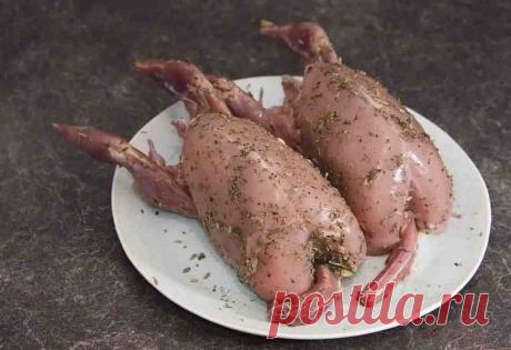 Для чего при варке мяса в кастрюлю кладут стакан или хрустальную рюмку: старинная поварская хитрость У каждого повара свои секреты и особые «фишки». И так как они не любят ими делиться, это будем делать мы!