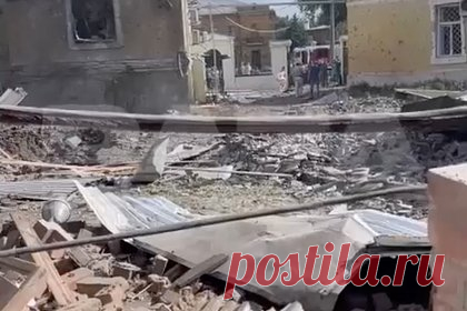 На месте взрыва в Таганроге образовалась пятиметровая воронка. На месте взрыва в Таганроге в Ростовской области образовалась пятиметровая воронка. Об этом сообщает Telegram-канал Baza. По данным авторов поста, воронка на месте взрыва имеет размер пять на пять метров. О взрыве ранее сообщил Telegram-канал Mash. Он прогремел в районе улицы Адмирала Крюйса около аквапарка «Лазурный».