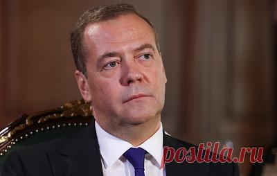 Медведев предложил присудить Трасс Нобелевскую премию за самый быстрый развал нацфинансов. Как ранее сообщала Национальная статистическая служба Великобритании, инфляция в Соединенном Королевстве, разгоняемая ростом цен на продукты питания, увеличилась в сентябре до 10,1% в годовом исчислении