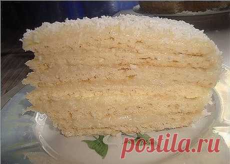 Торт Рафаэлло.

Мягкий и очень вкусный.

2 яйца и 

1 стакан сахара взбить, 

добавить 200 гр творога, 

добавить 1 ч.л. соды,

½ ч.л. соли, 

1 стакан муки, взбить, 

добавить 2-ой стакан муки, перемешать ложкой.

Разделить тесто на 8 комочков, поставить на 1 час в холодильник.

КРЕМ:

2 яйца, 

1 стакан сахара смешать, 

добавить 1,5 ст.л. муки, 

400-500 мл. молока, все взбить, поставить на огонь.