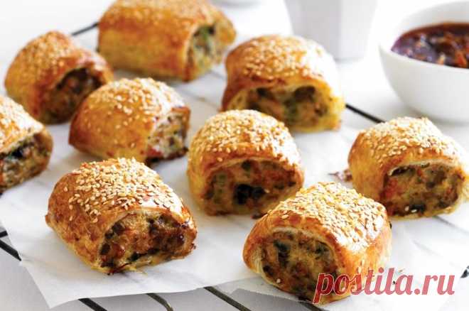 Закуска из куриного фарша с грибами 
Рецепт приготовления оригинальной и вкусной закуски из куриного фарша с грибами и сыром.