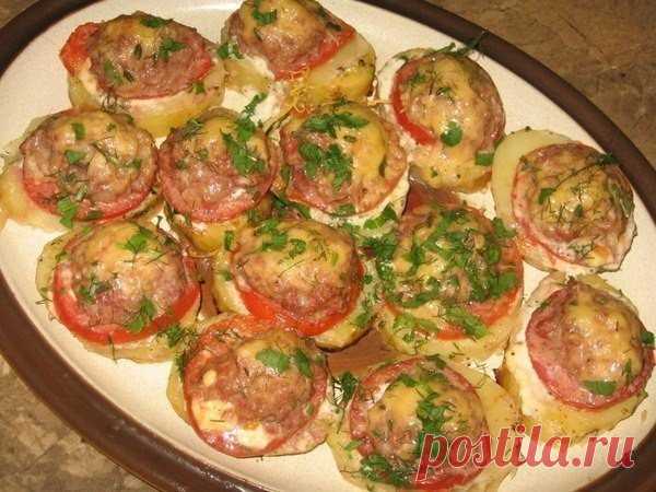 Картофель, запеченный с мясом и помидорами

Приготовим:
Картофель – 5 крупных картофелин
Помидоры – 5
Показать полностью…
