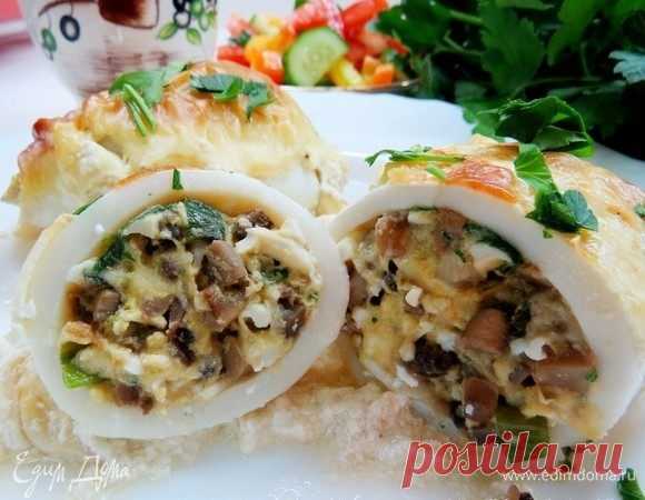 Кальмары, фаршированные грибами и яйцом
