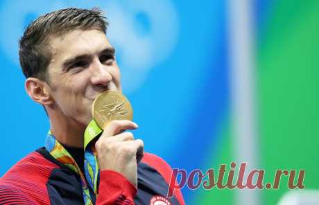 Майкл Фелпс. © EPA/ESTEBAN BIBA. РИО-ДЕ-ЖАНЕЙРО, 10 августа. /ТАСС/. Самый титулованный спортсмен в истории Олимпийских игр американский пловец Майкл Фелпс обновил собственный рекорд по количеству золотых медалей Игр, победив на дистанции 200 метров баттерфляем на ОИ-2016 в Бразилии. Подробнее на ТАСС: https://tass.ru/sport/3524437  |  ТАСС: Спорт - Майкл Фелпс стал 20-кратным олимпийским чемпионом