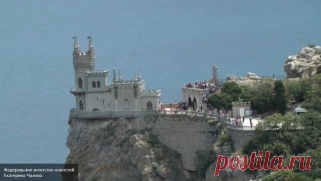 «Ласточкино гнездо» рискует упасть прямо в море
