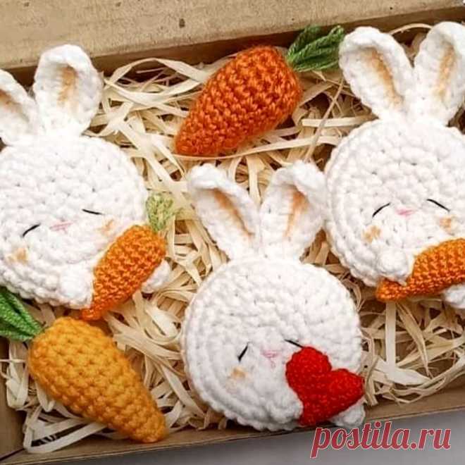 Вязаная брошь своими руками: заяц амигуруми крючком | Креаликум