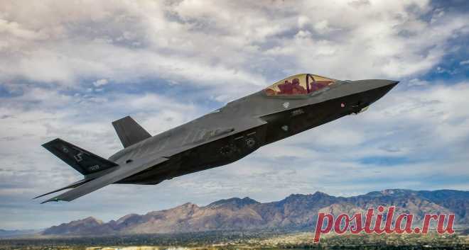 Как фанера над Парижем: F-35 «сенсационно опозорился» в Ле-Бурже На авиасалоне в Ле-Бурже американский истребитель пятого поколения F-35 впервые продемонстрировал свои лётные возможности. На Западе это событие уже окрестили сенсационным. Однако на деле не всё оказалось гладко.
