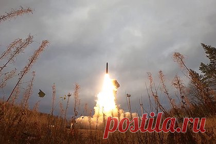 В России разработали новый имитатор ядерного взрыва. Специалисты Военной академии материально-технического обеспечения имени генерала Хрулева разработали новый имитатор наземного ядерного взрыва. Изделие будут применять на учениях и практических занятиях военных подразделений, чтобы повысить качество подготовки войск к действиям в условиях применения ядерного оружия.