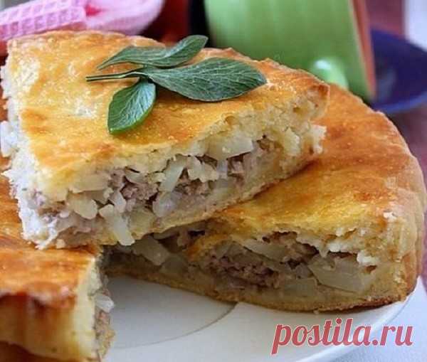 Вкусный пирог с мясом и картофелем всегда выручить хозяйку и накормит всю семью.
