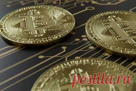 Биткоину предсказали достижение потолка стоимости в течение трех-шести лет. Глава хедж-фонда Teza Technologies Михаил Малышев предсказал биткоину достижение потолка стоимости в течение трех-шести лет. Максимум цены может быть около 500 тысяч долларов, криптовалюта постепенно начнет терять доминирующие позиции на рынке, существует много монет, которые эффективнее в поставленных задачах.