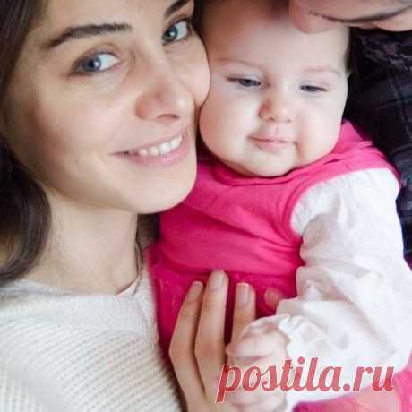 Нур Феттахоглу с дочкой