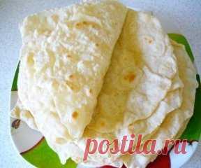 Я очень люблю ЛАВАШ. Но в магазине он не очень вкусный, долго искала 
рецепт, вот наконец то нашла. Теперь для меня не составляет особого 
труда нажарить лепёшек. 40 шт за 1 час. Вкуснотище , куда там 
магазинным.