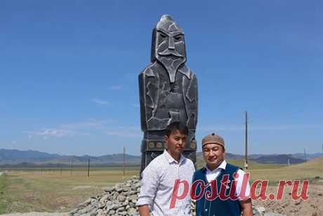 На Алтае установили памятники богатырям-хранителям. В Усть-Канском районе Республики Алтай появились памятники богатырям, считающимся хранителями алтайцев. Об этом сообщается на сайте администрации района. Две четырехметровые фигуры установили у дороги неподалеку от районного центра Усть-Кана. В ближайшее время у монументов появится информационный щит.