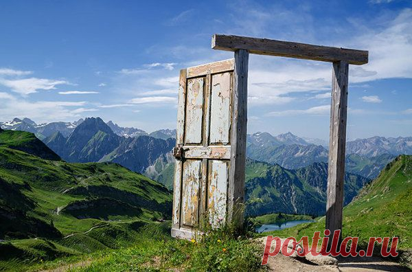 Раскрасим свои двери?).