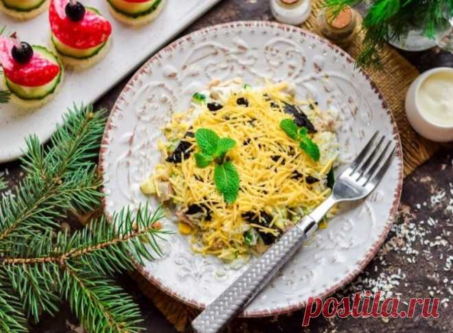 ​Салат с курицей, черносливом и сыром Ингредиенты:Куриный окорок отварной — 150 гСыр твердый — 70 гЧернослив — 50 гКуриные яйца — 1 шт.Свежие огурцы — 1 шт.Майонез — 2 ст. л.Соль — по вкусуПерец — по вкусуПриготовление:1. Подготовьте ингредиенты, куриное яйцо отварите вкрутую.2....