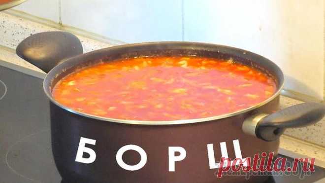 Наш любимый борщ! Здравствуйте, товарищи Кулинары!
А мы к вам с борщом :) Понимаем, что борщ у каждой уважающей себя хозяйки свой, фирменный, и в интернете их - борщей - вагон и маленькая тележка. Но ведь и у нас есть ...