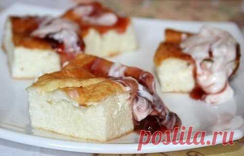 Фaнтастически вкуснaя творожнaя зaпекaнка 
Ингредиенты: 
250 г творога 
1 ст. ложка сахара 
0.5 чайной ложки соли 
2 яйца взбить 
2 ст. ложки манной крупы 
0.5 стакана молока 

Манку с молоком смешать и дать постоять минут 10, чтобы крупа набухла. Взбить яйца с сахаром, добавить творог, соль и набухшую манку. Всё перемешать и вылить в форму, смазанную маргарином и посыпанную сухарями или манной крупой (чтобы не прилипало) Запекать в разогретой духовке при мощности 200 град...