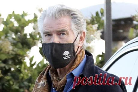 Исполнитель роли Джеймса Бонда не смог продать особняк по колоссальной цене. Британский актер, исполнивший роль «агента 007» Джеймса Бонда в четырех фильмах франшизы, Пирс Броснан не смог продать свой особняк в городе Малибу и снял объявление с рынка. Актер запросил за объект колоссальную цену в 100 миллионов долларов (более 7,3 миллиарда рублей), сообщает The New York Post.