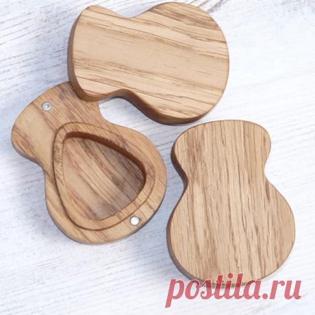 Подарочные коробочки для медиаторов из дуба, крышка надёжно фиксируется магнитами, пропитана воском. По желанию можно сделать гравировку. В наличии.
#органайзер #длятелефона #докстанция #подарок #издерева #издуба #подарокмужу #длянего #box #коробочка #коробочкаиздуба #чтоподарить