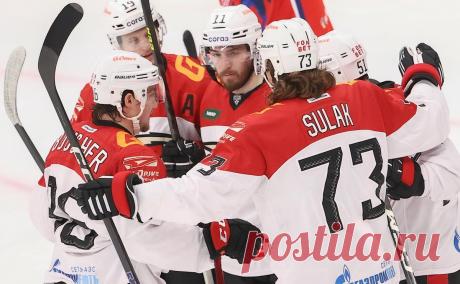 «Авангард» сократил отставание в серии плей-офф КХЛ с «Локомотивом». Омский клуб выиграл пятый матч серии со счетом 4:2. Следующая встреча пройдет 28 марта в Ярославле