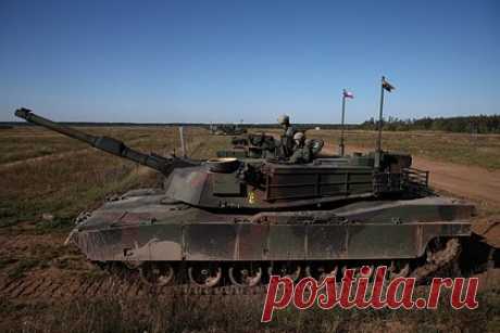 В России рассказали о способности подбить Abrams «сапогом». Динамическая защита танка Abrams не спасает американскую машину от поражения гранатами станкового гранатомета СПГ-9 «Копье», сообщил наводчик гранатомета с позывным Вескер. Максимальная дальность стрельбы СПГ-9 противотанковой гранатой составляет 1,3 километра. СПГ-9 пробивает до 400 миллиметров брони.