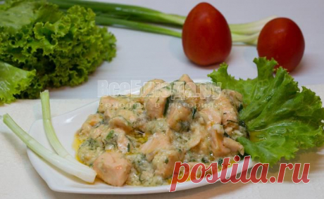 А вы пробовали готовить семгу на сковороде в сливках с чесноком? Ой, такая вкуснятина!  Делов на 10 минут, а получается обалденный ужин.