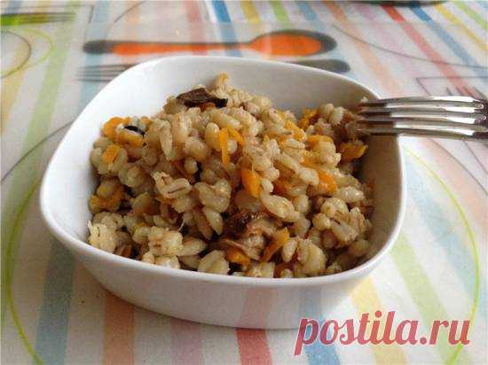 Перлушка (перловка с грибами, луком и морковью)