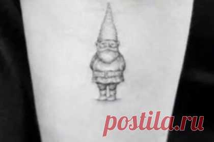 Девушка сделала новую татуировку и назвала ее «худшей в своей жизни». Жительница Англии сделала новую татуировку в виде садового гнома и разочаровалась конечным результатом. Блогерша Ханна разместила в соцсети короткий ролик, на котором показала неудачную работу тату-мастера. На кадрах девушка продемонстрировала референс рисунка, который она хотела получить на своей руке.