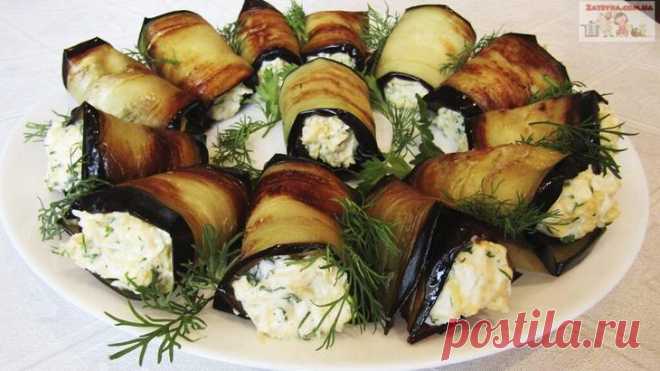 Рулетики из баклажанов с яйцом и сыром