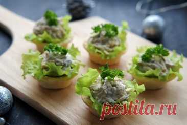 Тарталетки с тунцом, яйцами и огурцом — Домашняя кулинария