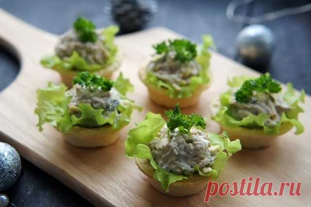 Тарталетки с тунцом, яйцами и огурцом — Домашняя кулинария