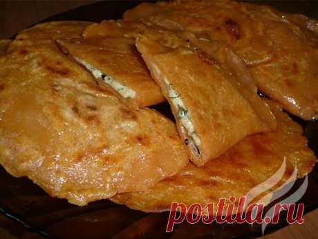 Томатные лепешки - тонкий слой теста с томатным вкусом и аппетитной сырной начинкой