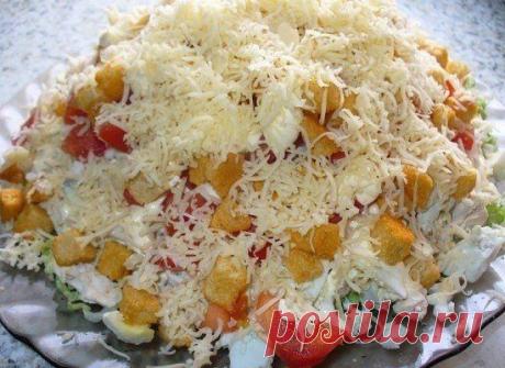 Салат с курицей, сыром и сухариками - Простые рецепты Овкусе.ру